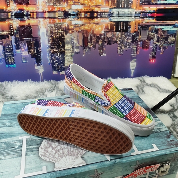 Vans Pride Classic Slip on - Picture 6 of 15